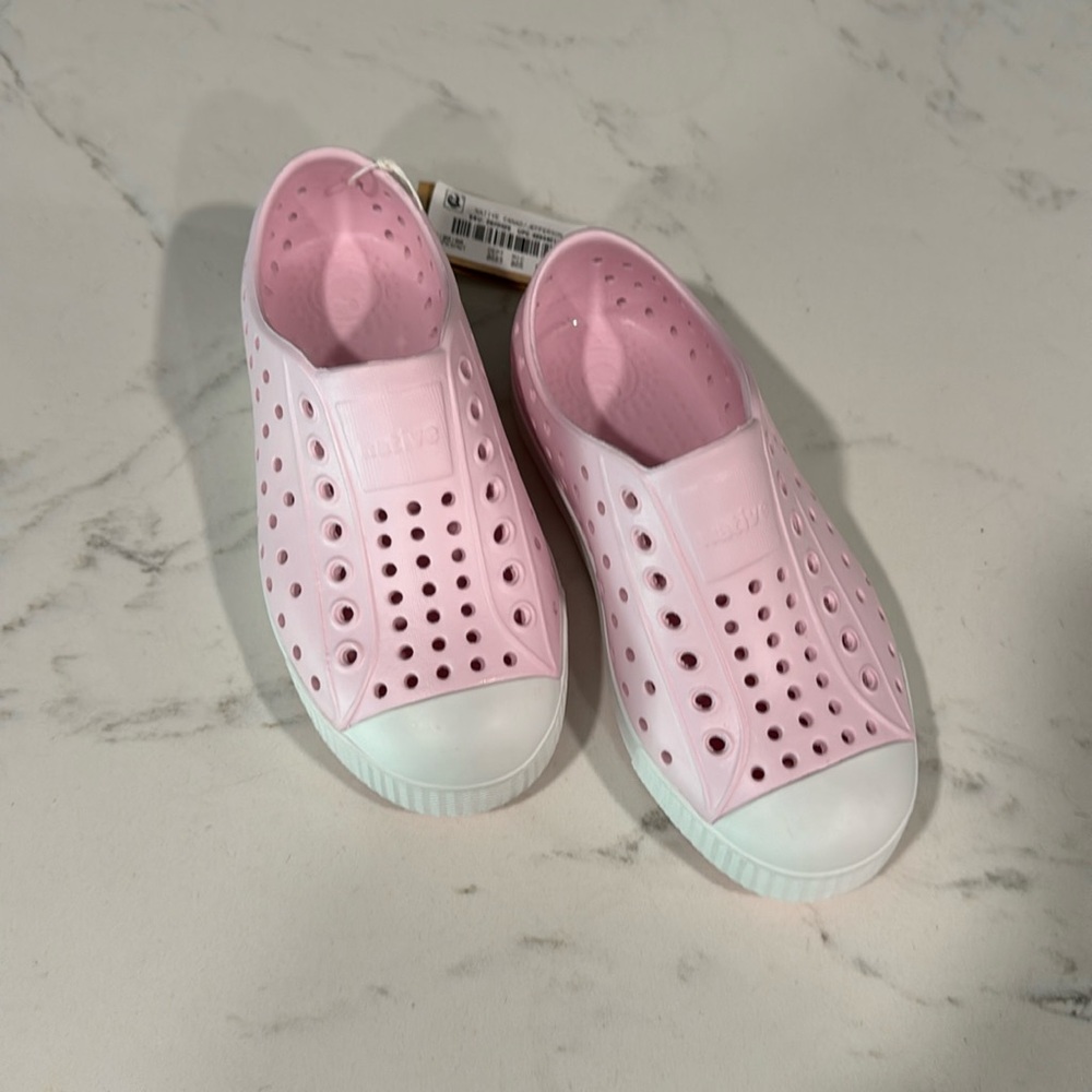 NWT Native Jefferson Shoes for Girls Pink Size 11